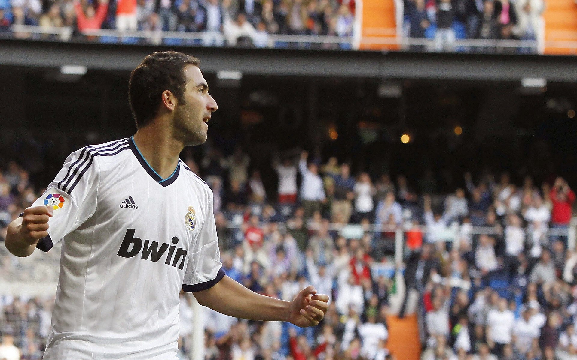 西甲足球文化深耕，推动多元化发展，西甲球队关系探究